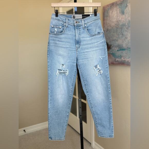 New Levi Silver Tab Mom Jeans Women’s size 27 Light Wash Denim Distressed - Picture 1 of 8